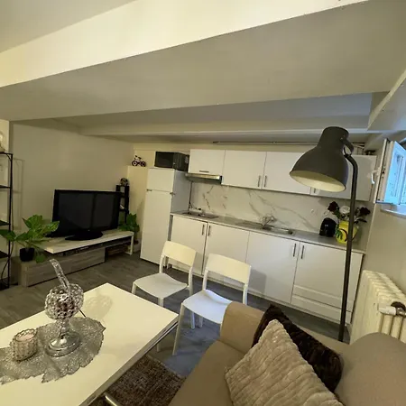 Break Moment In Paris By Metro 7 * Aubervilliers