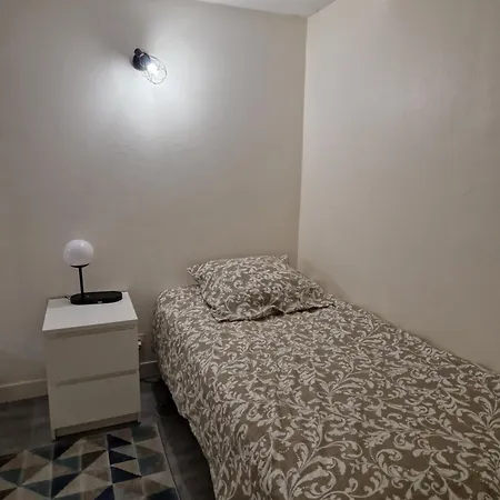 Break Moment In Paris By Metro 7 * Aubervilliers